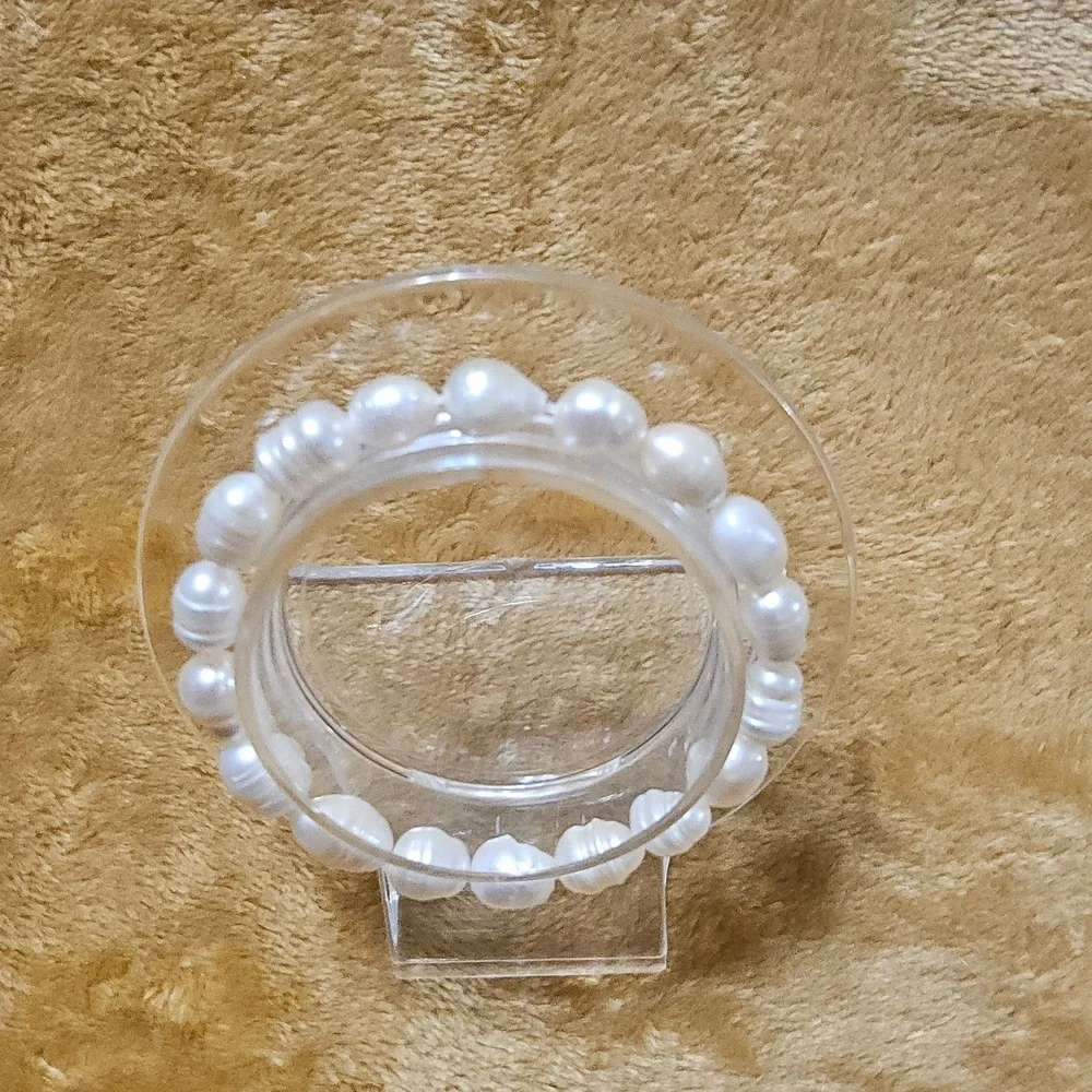 Chic White Baroque Freshwater Pearl Bracelet